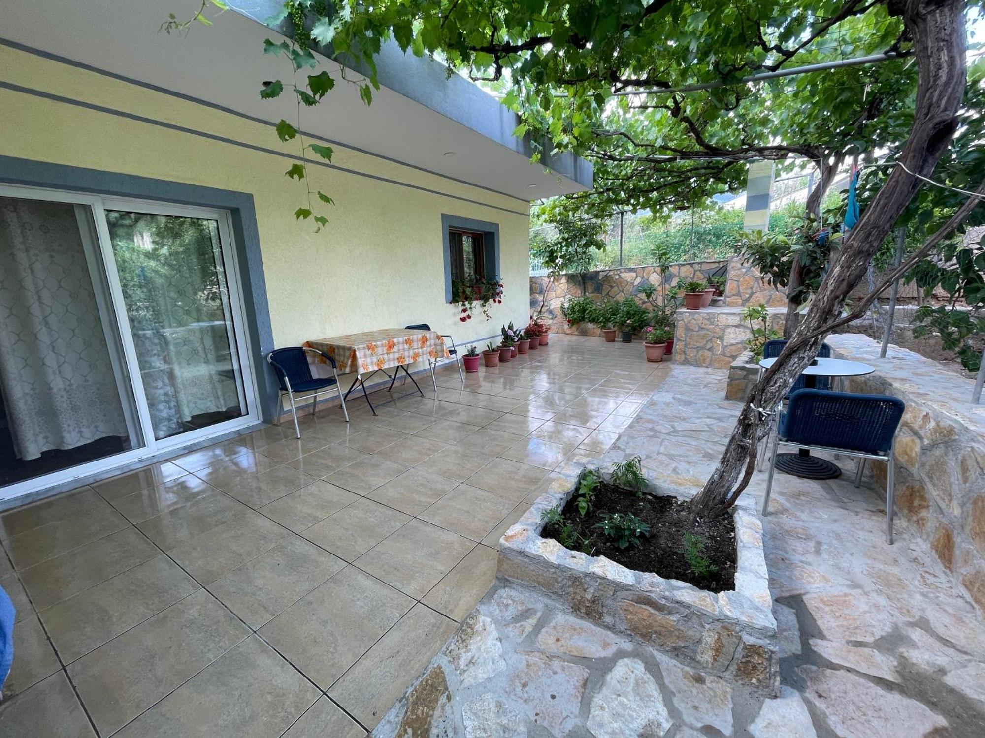 Appartamento Yllis Himare